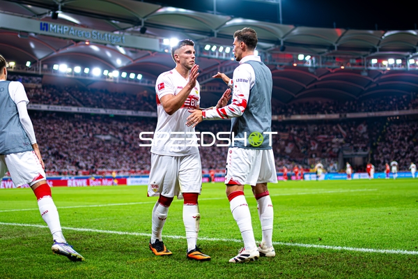 Ermedin Demirovic (9; VfB Stuttgart) am Spielfeldrand