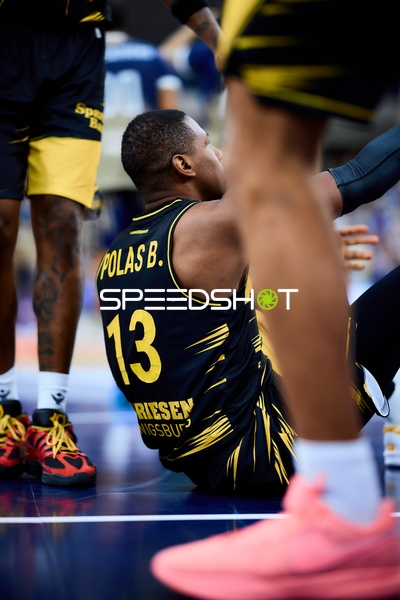 Yorman Polas Bartolo (13; MHP Riesen Ludwigsburg) am Boden