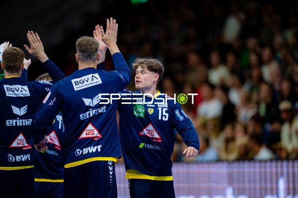 High Five David Móré (15;Rhein Neckar Löwen)