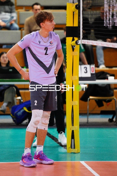 Phillip Seils (2; VCO Berlin) in Aktion