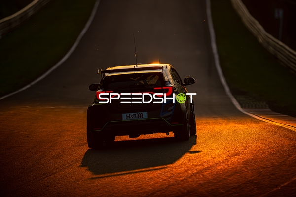 Rennfahrzeug auf der Rennstrecke