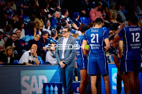 Team-Besprechung während einer Auszeit