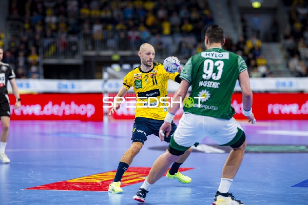 Wurf von Lukas Sandell (11; Rhein Neckar Löwen)