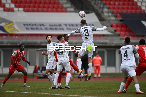 Kopfballduell im Spiel