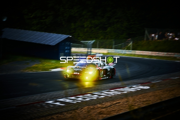 Rennfahrzeug auf der Rennstrecke