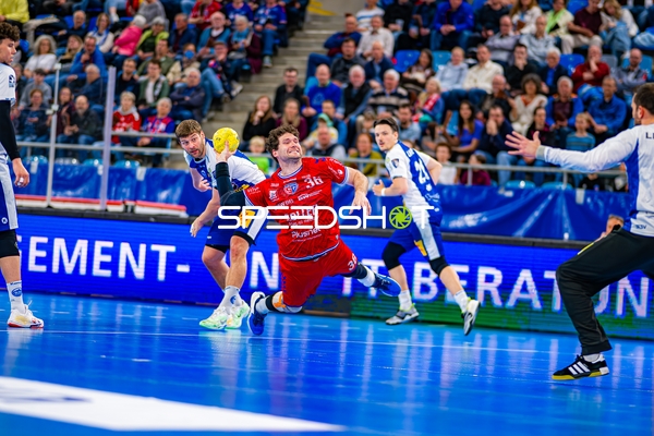 Jonathan Fischer (36, SG BBM Bietigheim) im Flugwurf