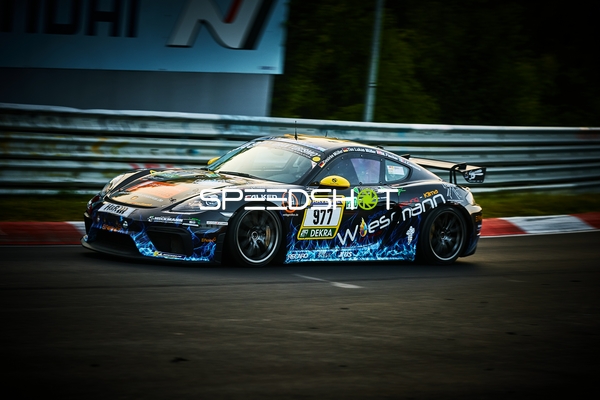 Rennfahrzeug auf der Rennstrecke