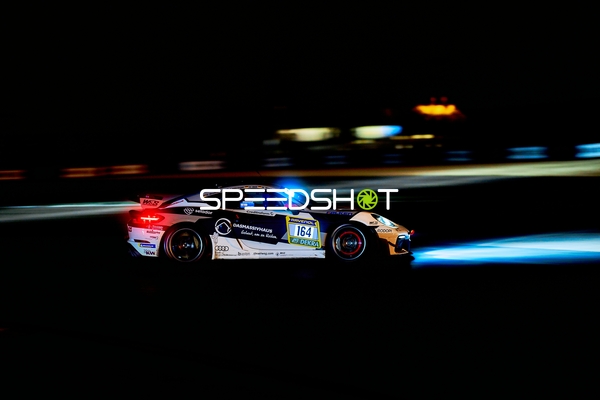 Rennfahrzeug auf der Rennstrecke