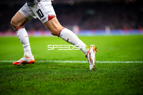 Chris Führich (10; VfB Stuttgart) in Aktion