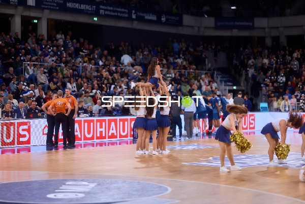 Cheerleader-Performance