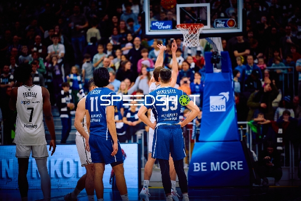 Freiwurf wird ausgeführt