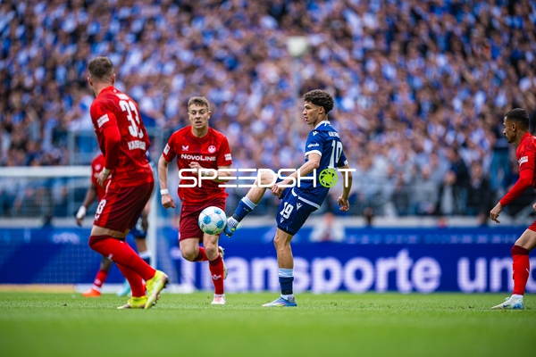 Ballannahme 19, Karlsruher SC, Jan Elvedi (33, 1. FC Kaiserslautern), Jean Zimmer (8, 1. FC Kaiserslautern)