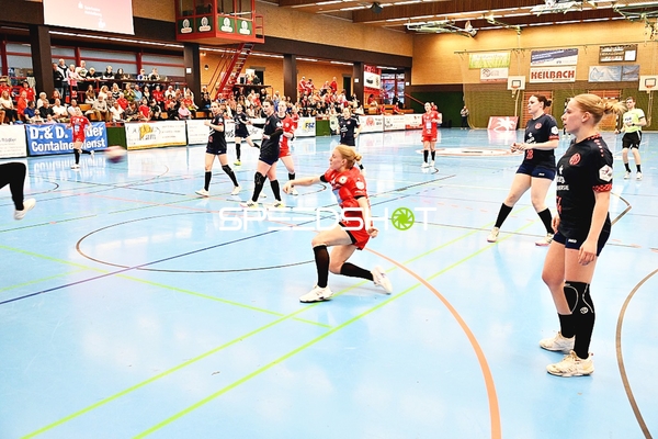 Kurpfalz Bären Spielerin beim Wurf