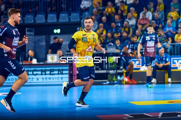 Jannik Kohlbacher von den Rhein Neckar Löwen in Aktion während des Spiels.