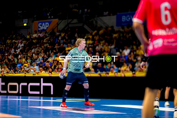 Ballkontrolle durch Gustav Davidsson (22; Rhein Neckar Löwen)