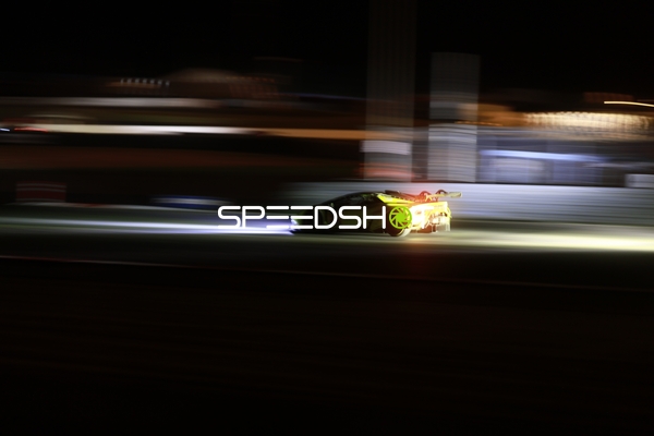 Rennfahrzeug auf der Rennstrecke