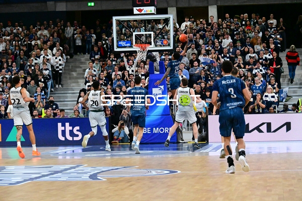 22; MLP Academics Heidelberg mit Wurfversuch