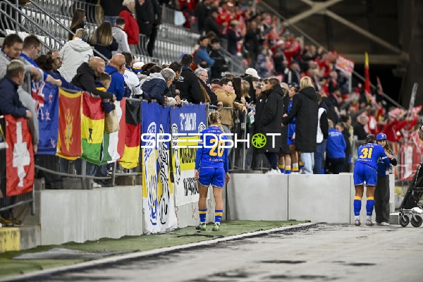 Spielerinnen im Fan-Kontakt