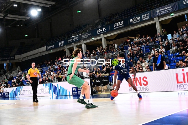 Zweikampf um den Ball