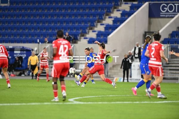 Ballkampf im Mittelfeld