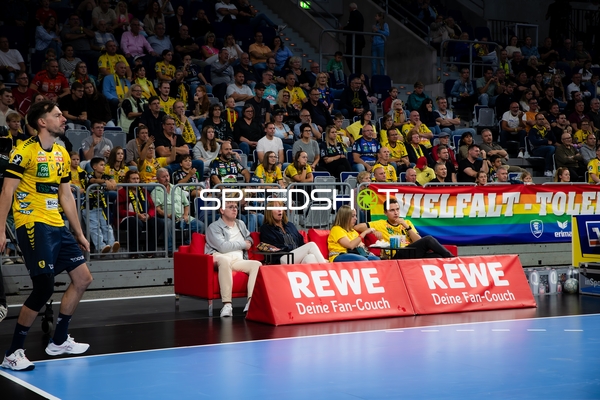 Patrick Groetzki (24; Rhein Neckar Löwen) an der Seitenlinie