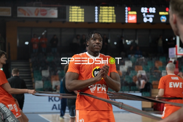 Malcolm Dandridge (23; Rasta Vechta) beim Aufwärmen