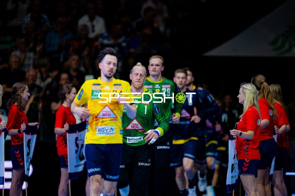 Spieler laufen ein David Späth (29;Rhein Neckar Löwen), Mikael Appelgren (1;Rhein Neckar Löwen), Patrick Groetzki (24;Rhein Neckar Löwen)