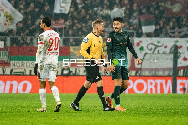 Schiedsrichter im Gespräch