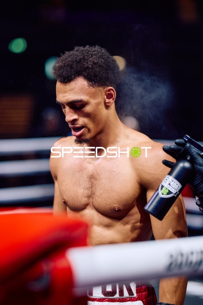 Alexander Okafor (108; VIP) in der Ringside Zone