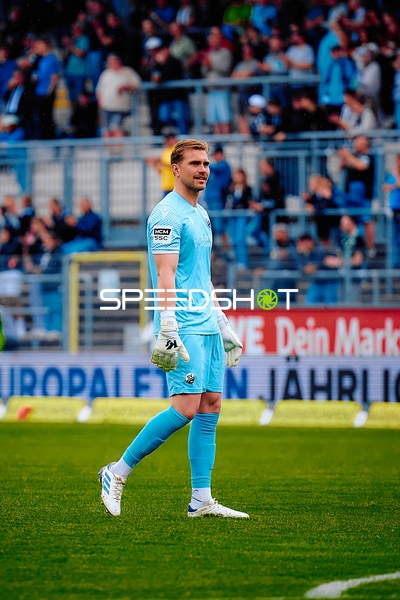 Torwart Dennis Gorka (35, SV Sandhausen) steht