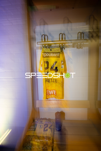 Patrick Groetzki (24; Rhein Neckar Löwen) positionieren sich