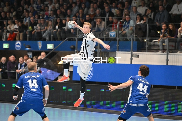 Spielszene: 14; THW Kiel, Moritz Ende (21; ThSV Eisenach) und Stephan Seitz (44; ThSV Eisenach)
