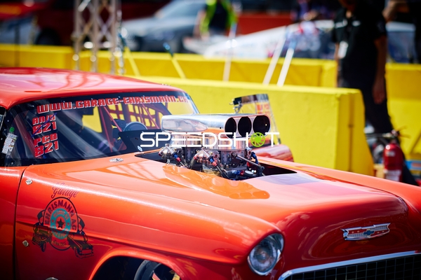Klassischer Chevrolet Drag Racing Wagen