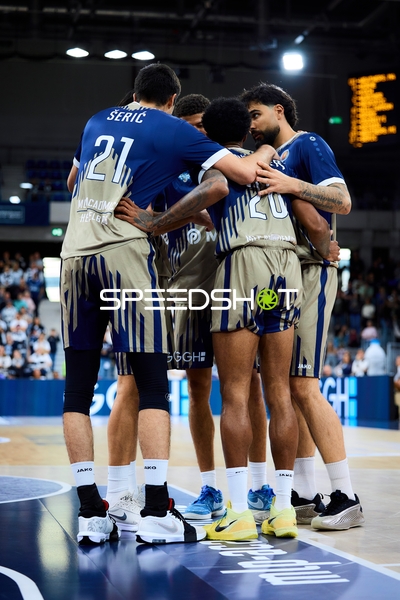 Spielszene mit Marcel Keßen (15; MLP Academics Heidelberg) und Teamkollegen