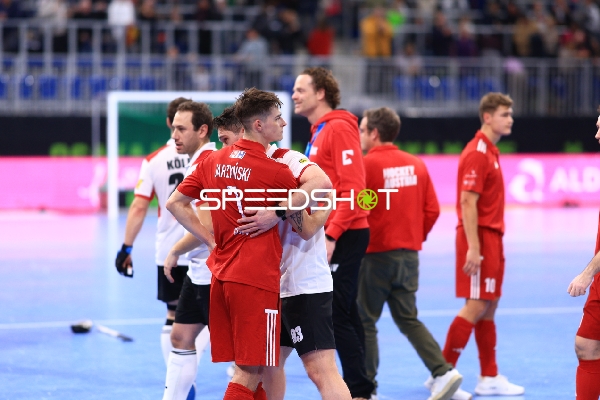 Florian STEYRER (15; Österreich) und Gracjan JARZYNSKI (7; Polen) nach Spielende