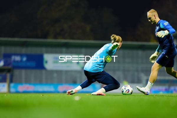 Torwartaktion im Zweikampf