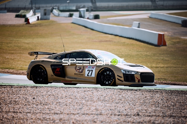 Rennwagen Nummer 27 auf dem Hockenheimring