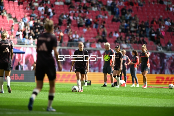 Spielerinnen beim Aufwärmen