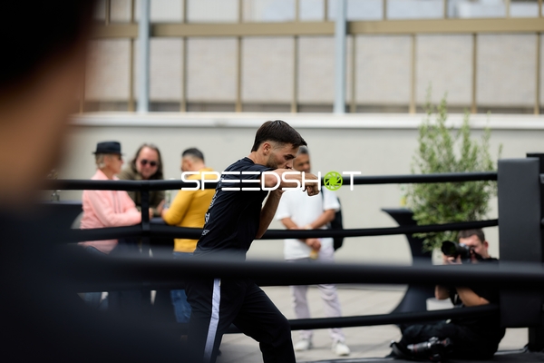 Ringside-Zone Face-Off