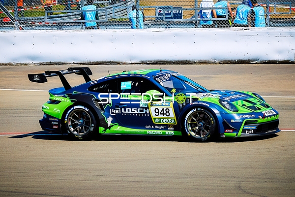 Rennfahrzeug auf der Strecke