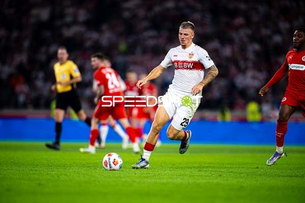 Spieler mit Ball in Aktion