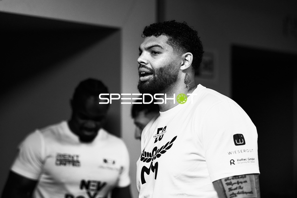 Ringside-Zone Face-Off