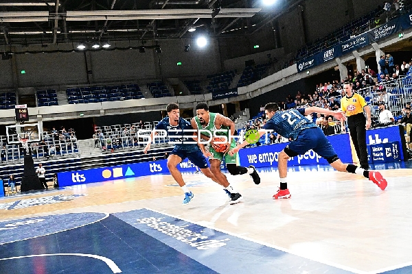 Zweikampf auf dem Court