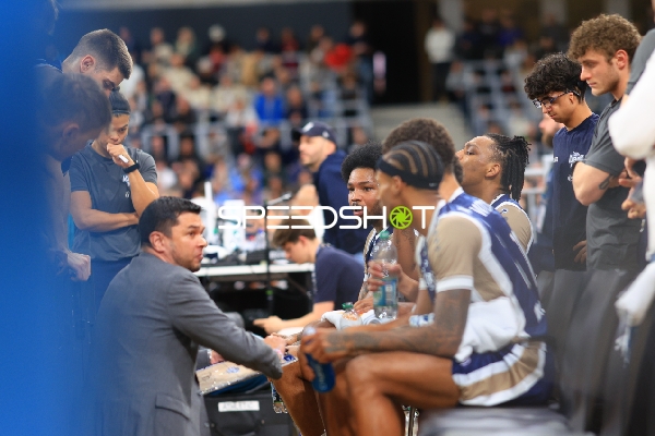 Timeout mit Marcus Weathers (00; MLP Academics Heidelberg) und Danny Jansson (999; MLP Academics Heidelberg)