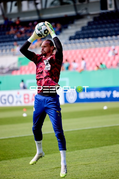 Torwart Maarten Vandevoordt (26; RB Leipzig) im Aufwärmen