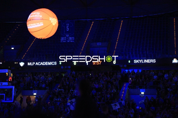 Stadion-Szene im SNP-Dome