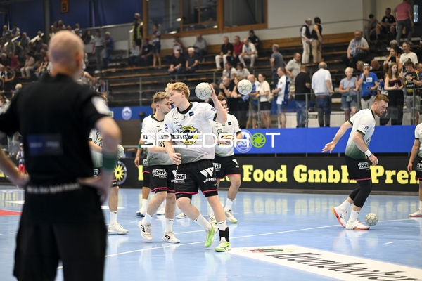 HSG Wetzlar Spieler beim Aufwärmen