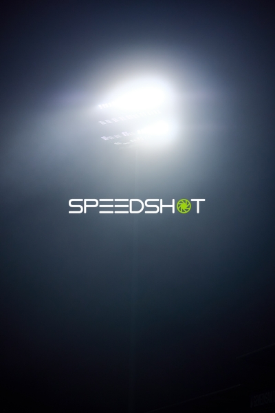 Stadionbeleuchtung bei Nacht