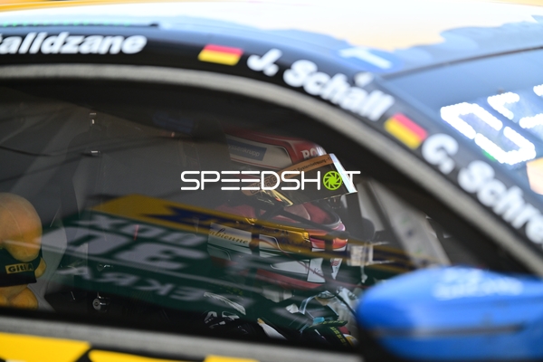 Fahrer im Falken Motorsports (33): Alessio Picariello (33; Falken Motorsports), Julien Andlauer (33; Falken Motorsports), Nico Menzel (33; Falken Motorsports), Sven Müller (33; Falken Motorsports) Cockpit