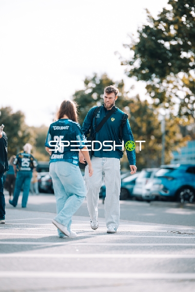 Spieler und Fans positionieren sich